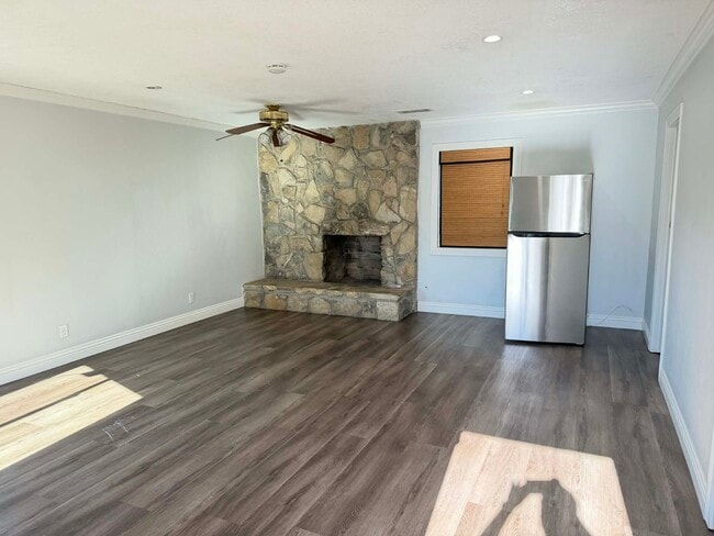 Foto del edificio - 2526 E Balsam Ave