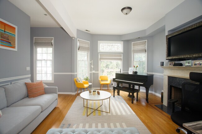 Foto del edificio - 1425 W Henderson St