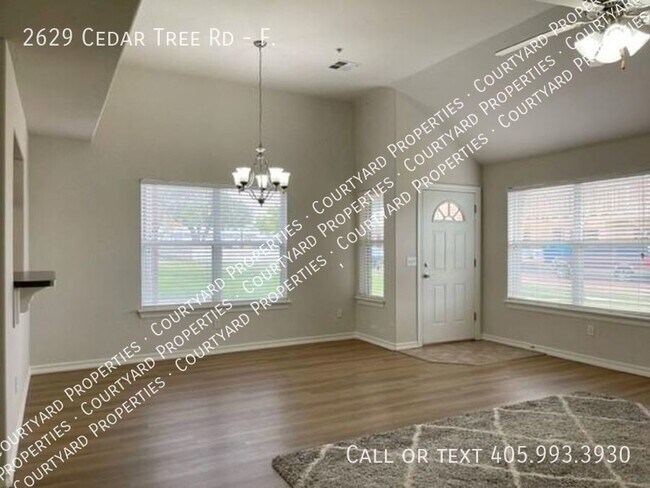 Building Photo - Townhome in great location