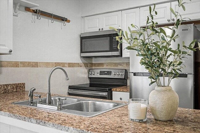 Building Photo - 817 Sirocco Dr