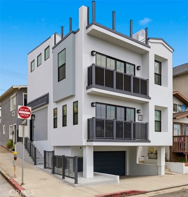 Building Photo - 2650 Hermosa Ave