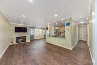 Building Photo - 685 Comet Dr