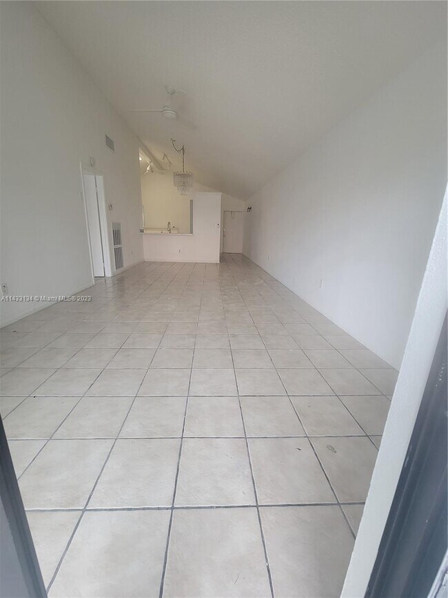 Foto del edificio - 1724 NW 73rd Ave