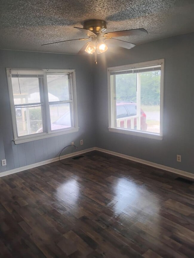 Building Photo - Welcome home!