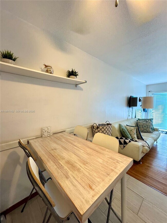 Foto del edificio - 401 Collins Ave