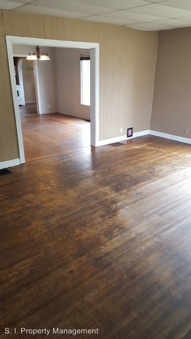 Building Photo - 3 br, 1 bath House - 310 W. Oak St.