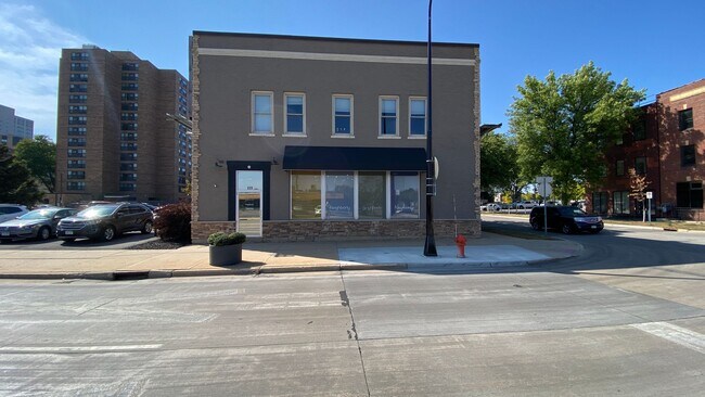 Building Photo - New Luxury Downtown 2 Bedroom Apartment with Indoor Garage