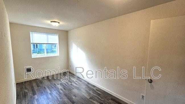 Building Photo - Cent- 1206 B Street