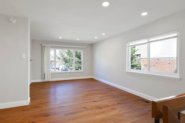 ??? RECENTLY UPDATED, 2 BEDROOMS AND 3 BAT... - ??? RECENTLY UPDATED, 2 BEDROOMS AND 3 BAT... House