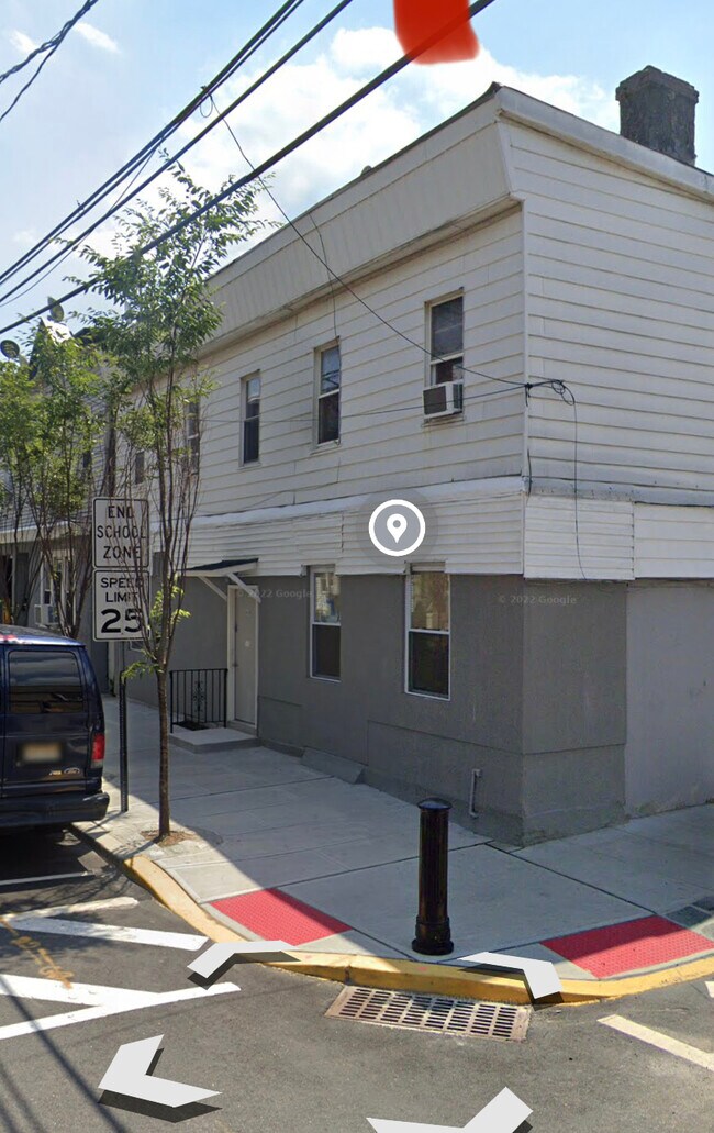 Building Photo - 543 28th St
