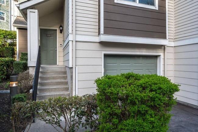 Building Photo - 2 bd 1.75 bath Lynnwood Townhome  availabl...