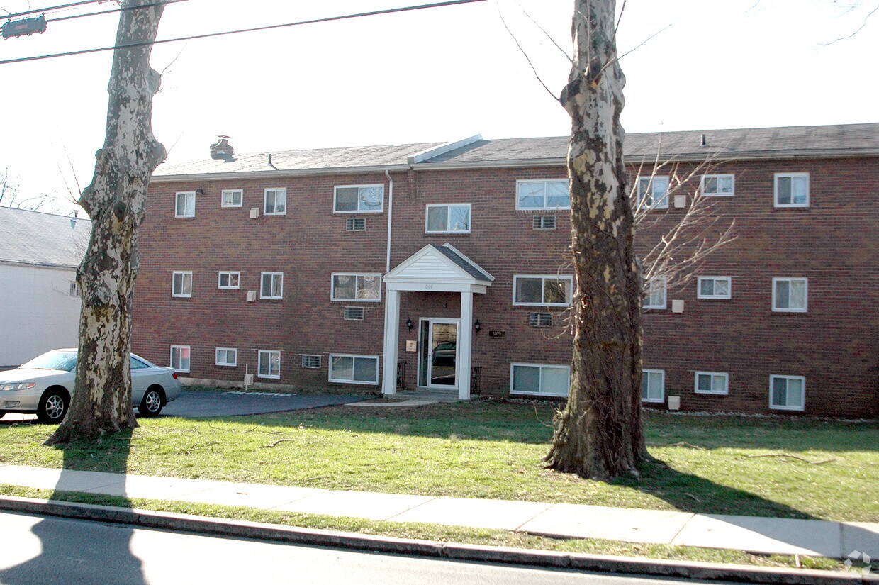 1209 Hollywood Ave, Havertown, PA 19083 Apartments in Havertown, PA