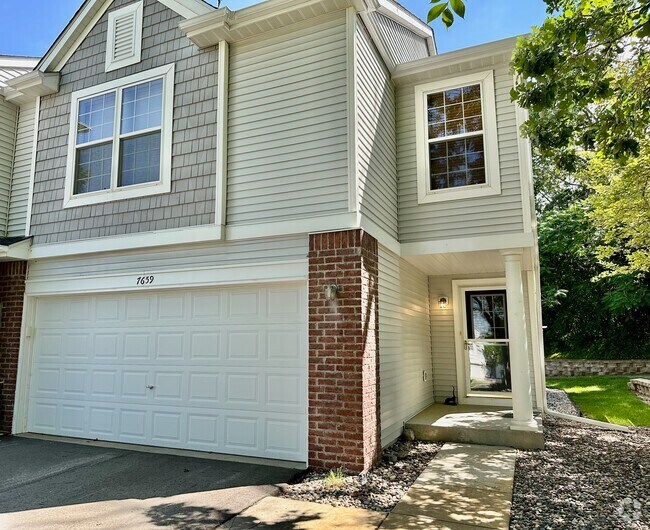 Coach Arboretum Village Homes Apartments for Rent Chanhassen, MN 3 Rentals