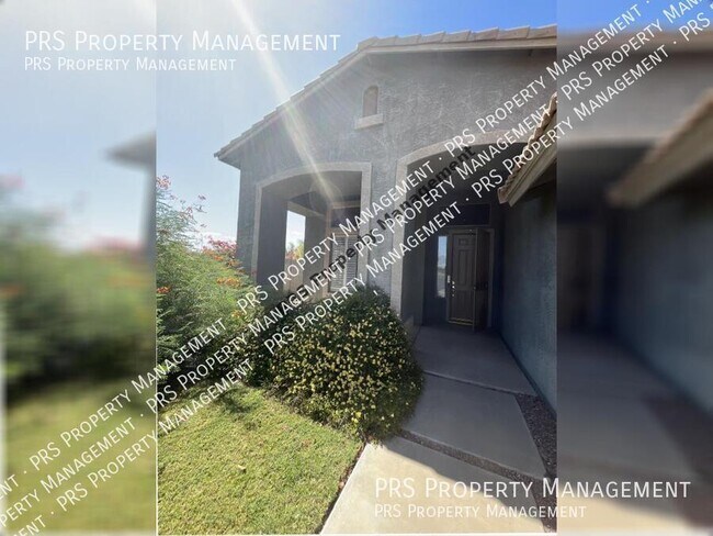 Building Photo - Two story with mountain view features!