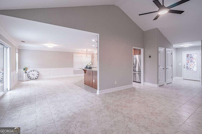 Foto del edificio - 5660 Crest Hill Dr NE