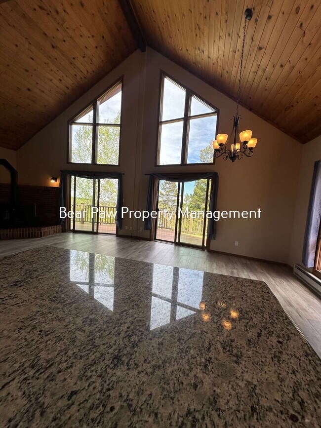 Building Photo - "Charming 3-Bedroom Mountain Retreat in Conifer"