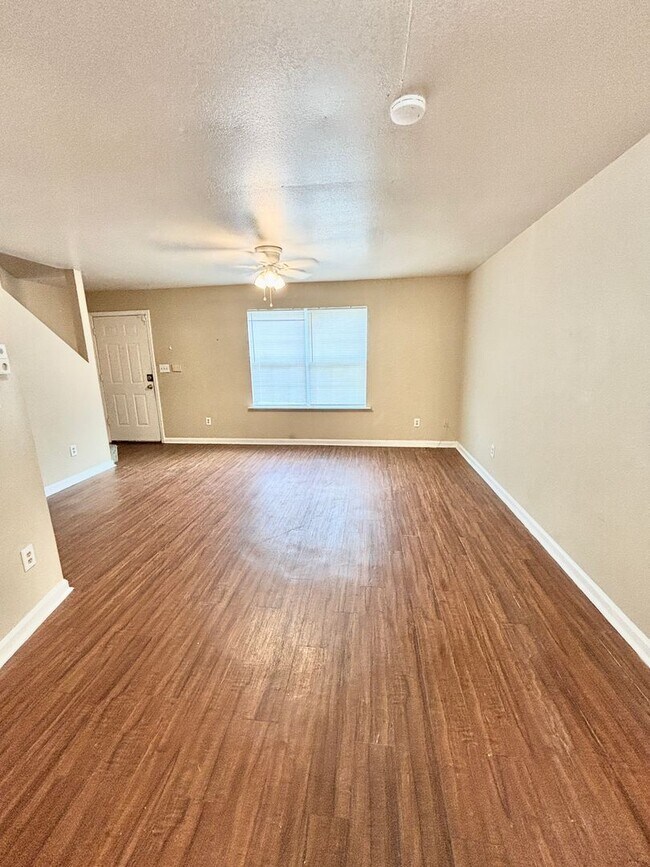Foto del edificio - Modern 4BR/4BA Townhouse Near FAMU & North...