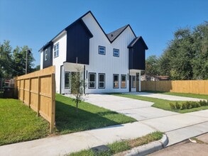 Building Photo - 5642 Hirondel