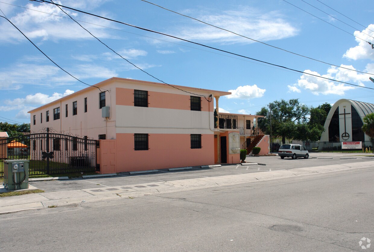 Foto del edificio - 795 NW 61st St