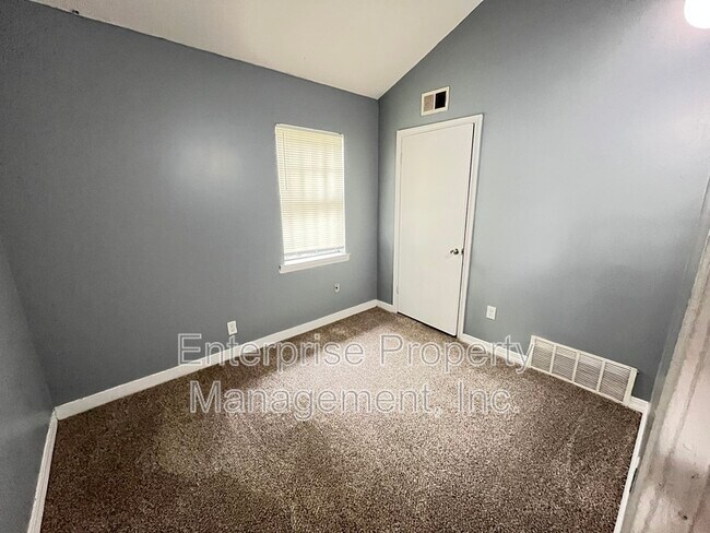 Foto del edificio - 401 N Manassas St