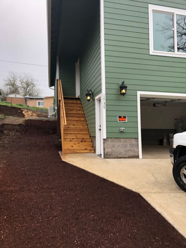 Foto del edificio - Brand new 3 bedroom house in Roseburg