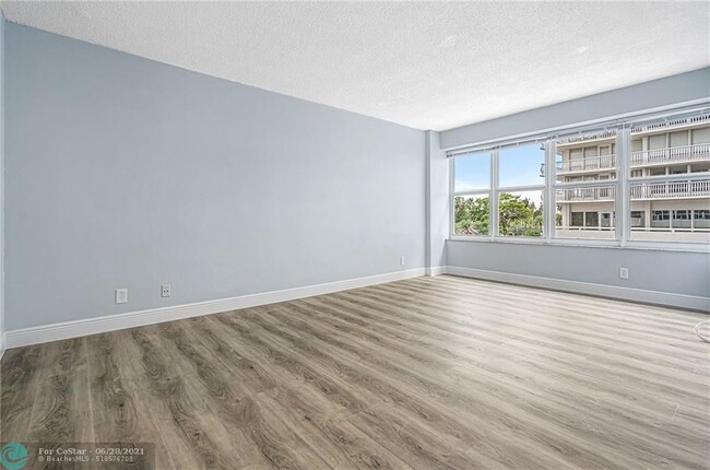 Foto del edificio - 4010 Galt Ocean Dr