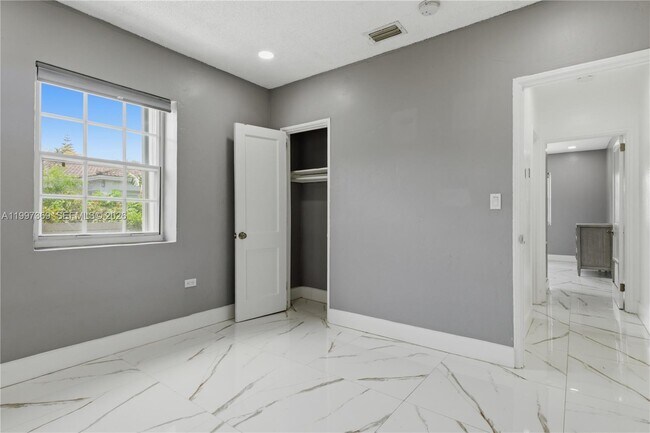 Foto del edificio - 11221 NE 9th Ave