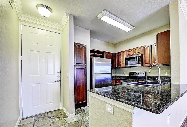 Building Photo - 7575 Kirby Dr