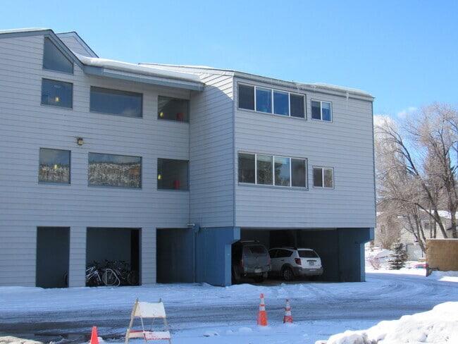 Building Photo - 1135 Florida Road