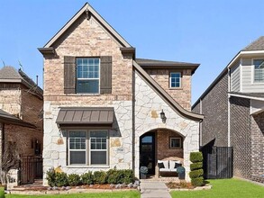 Building Photo - 7240 San Saba Dr