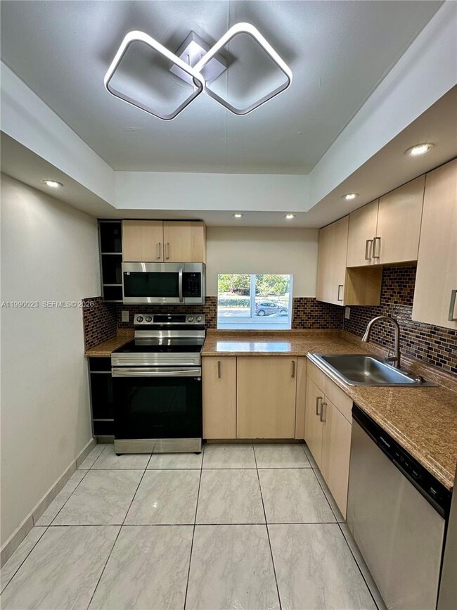 Building Photo - 250 180th Dr