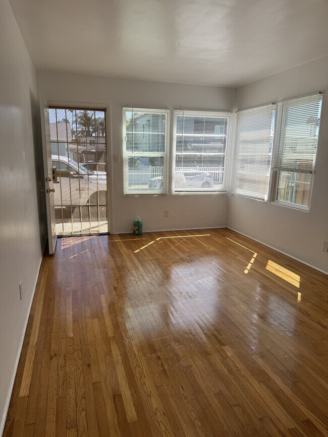 Foto del edificio - 5010 Muir Ave