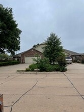 Building Photo - 521-523 E Rogers Dr