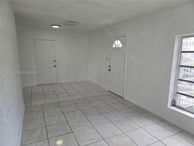 Foto del edificio - 3310 NW 214th St