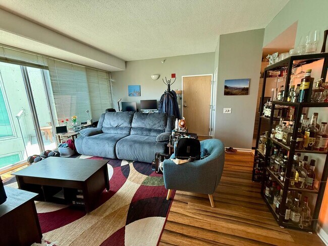 Foto del edificio - 1720 Maple Ave