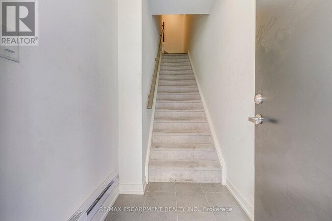 Photo du bâtiment - 3550-3550 Colonial Dr