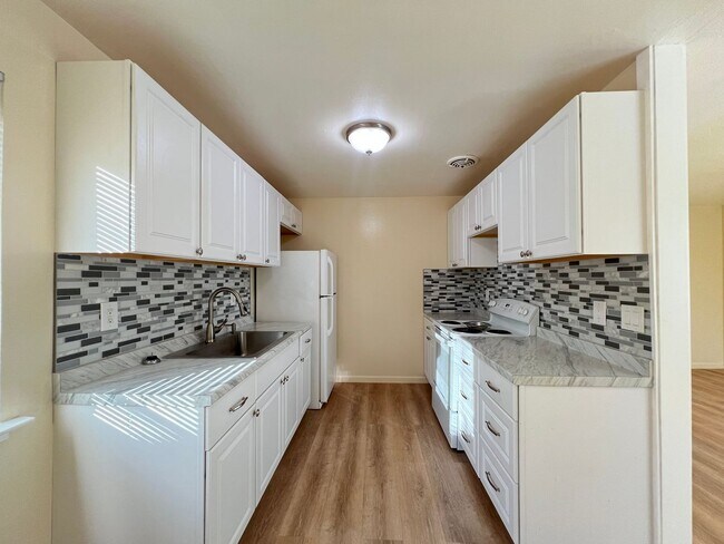 Building Photo - NB EBN T 22202