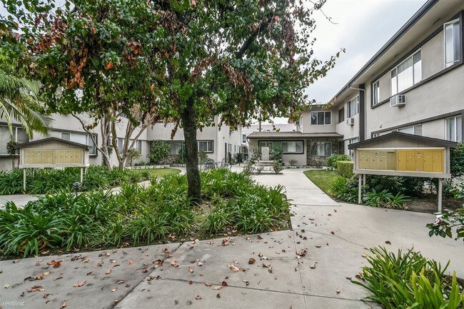 Building Photo - 2 br, 1 bath Apartment - Palms Apartments 5