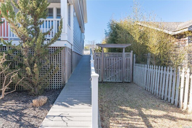 Building Photo - 672 Ocean Breeze