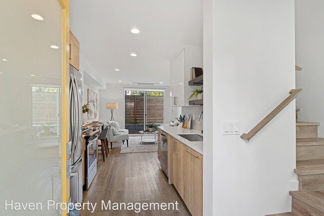 Foto del edificio - 2 br, 2 bath House - 4520B 41st Ave SW