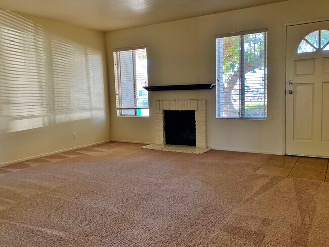 Building Photo - 1480 Mesa Ct