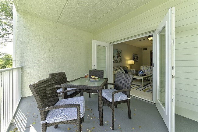 Building Photo - Sebastian River Front Oasis
