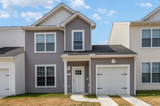 Foto del edificio - Introducing a charming 3-bedroom, 2.5-bath...