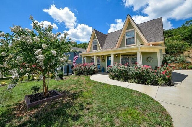 Foto del edificio - 3 Bedroom Beautiful Cleveland Home!