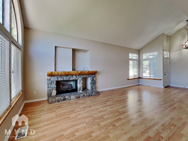 Building Photo - 1576 Reno View Dr