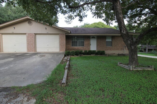 Building Photo - Walk to Torrey Park, and Live Minutes from Historic Gruene! 2/1/1 Duplex on a Corner Lot with Ref...