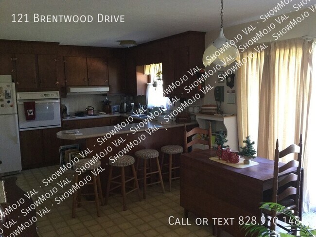 Building Photo - 121 Brentwood Dr