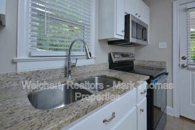Foto del edificio - 2405 Albany St