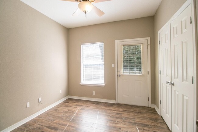 Building Photo - 5383 Quail Creek Cir