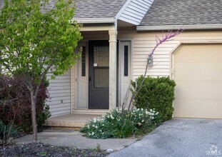 Building Photo - 2202 E Cape Cod Dr